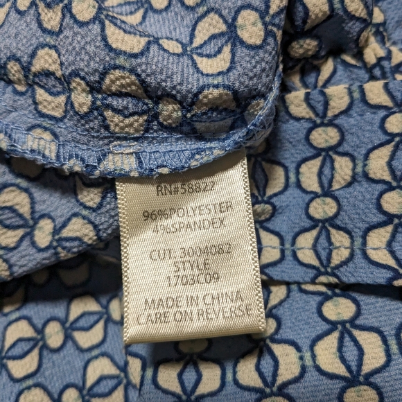 Max Studio shorts, size Large - Picture 4 of 5